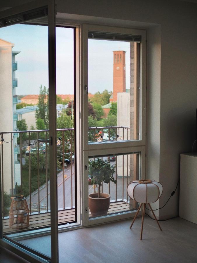 Candy-Colored Two-Room Condo With Sweet Views Helsinki Ngoại thất bức ảnh